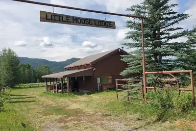 Image de Cabin with Teton view nestled between Grand Teton National Park and Yellowstone