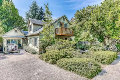 Image de Classic, Dog-Friendly Home w/ Free WiFi, a Washer/Dryer, & Enclosed Backyard