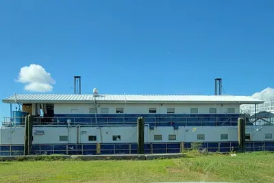 Image de Unique Salty Marsh Floatel Houseboat Cypress Cove Marina All Inclusive Rare New