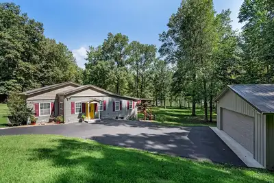 Image de Very peaceful Home with Lake Barkley in your back yard! Private Dock Sleeps 8