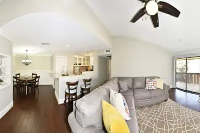 Image de Private Condo Near Downtown