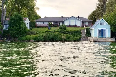 Image de Waterfront Retreat: Luxe & Modern Spa Inspired