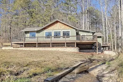 Image de Beautiful Clayton Creekside Home Near Lake Burton, Waterfall Club, Hiking!