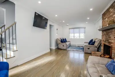 Image de Cozy Family Home | Fireplace | 1 Hr To Nyc