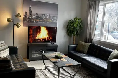 Image de Cozy 2br haus inn Pilsen with patio and fire pit 🔥