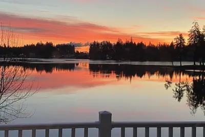 Image de Perfect hideaway on a serene and peaceful lake