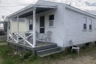 6 Gookin Ct - Rustic beach self-catering cabin - sleeps 8 -3 min walk to beach!