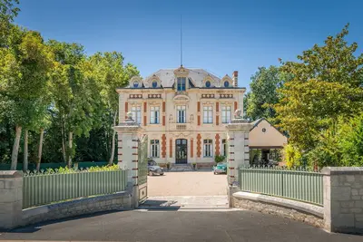 Image de Adorable appartement situé dans un château