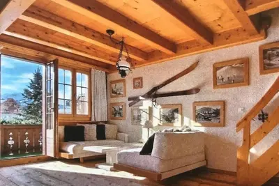 Warm Timbers Flat With Generous Living Area