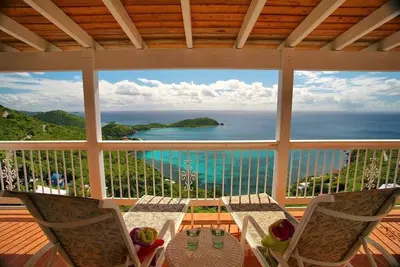 Image de Nancy's Folly Villa - Fabulous Home - overlooking dazzling Rendezvous Bay