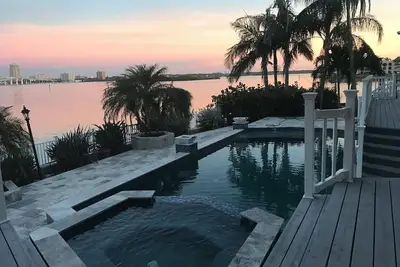 Image de Luxuary Modern Beach House on the Intercoastal waterway. 5, 550 sq ft