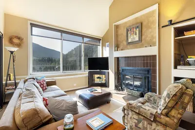 Image de Beautiful Condo in the Pines, Mountain Views, Shared Pool & Hot Tub