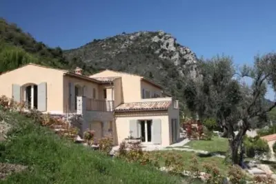 Image de Gîte meublé **** duplex 75m2, dans charmante bastide, déco soignée, impeccable.