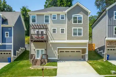 Image de The Place in Chattanooga - A Craftsman Dream in North Shore | 3 Bed, 2. 5 Bath