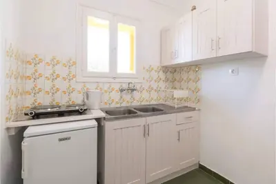 Image de Yellow House Near The Sea- 2 Br Beach Apt