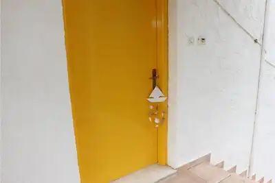 Image de Yellow House Near The Sea- 2 Br Beach Apt