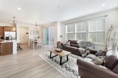 Image de Stylish 3 Br home close to Bozeman