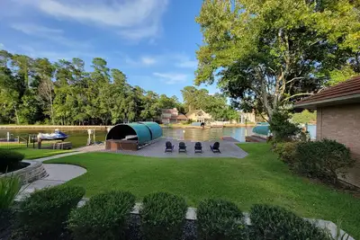 Image de Lakefront Home on quite/protected cove on Lake Conroe