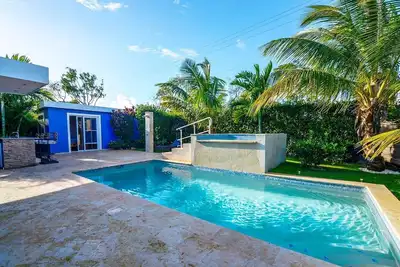 Image de Caribbean complex with 6 bedrooms, 2 pools, free shuttle van, Ac/WiFi/Cable Tv