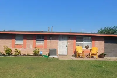 Image de 3 bedroom home near Base  rocking chair