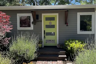 Image de Cozy contemporary cottage in downtown Lafayette near shops and restaurants