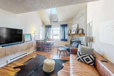 Image de Beautiful mountain retreat near the parks with fast WiFi, balcony, & fireplace