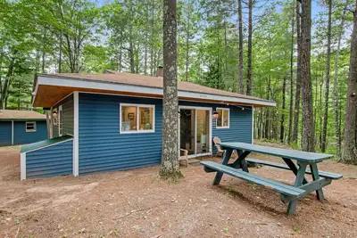 Image de Lakefront, Dog-Friendly Cabin with Lake View, Central Ac, Dock, Deck, Free WiFi