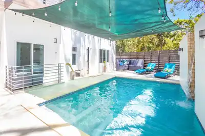 Image de Modern Poolside Paradise – Flip Flop Getaway at Acqua di Mare
