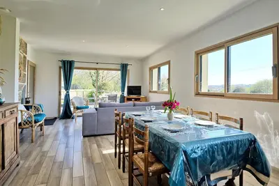 Image de Merveilleuse maison de vacances privée pour 6 personnes avec Wifi, Tv, terrasse et parking