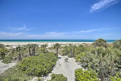 Ocean Waves -Luxe True Ocean Beach Front! Amazing Views + Island Club Amenities!