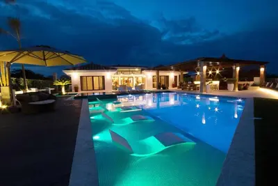 Image de Luxurious Beach House - Private Pool Golf & Marina