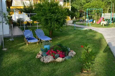 Image de Yellow House Near The Sea- 2 Br Beach Apt