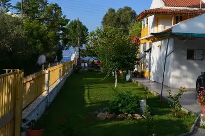 Image de Yellow House Near The Sea- 1 Br Beach Apt