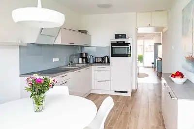 Image de Charmingly furnished vacation apartment with a great view of Barth harbor