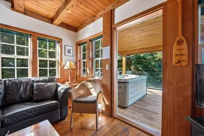 Image de Sea Star Endearing Oceanside House with Hot Tub in UkeeTub