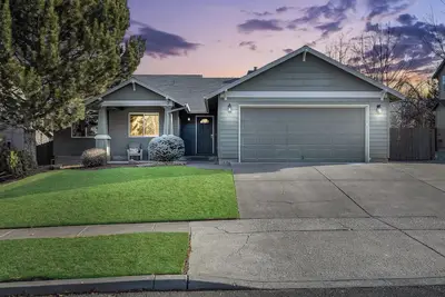 Image de Dog Friendly ~ Sw Bend Home Close to Old Mill ~ Soaking Tub ~ Fireplace