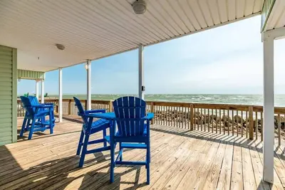 Image de If It's About the View, This Home's For You!