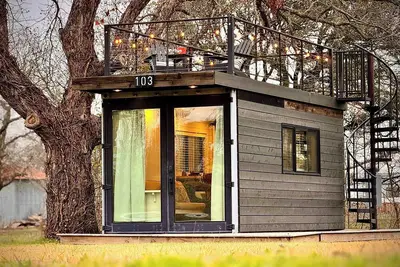 Image de Unique Container Home with Rooftop Deck