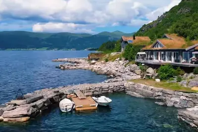 Image de Nytt Stort Feriehus med Panoramautsikt. Båt Inkludert