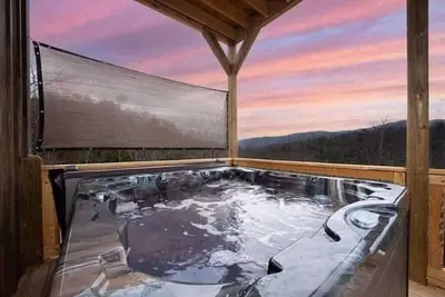 Image de Luxury Indoor Pool • Mountain Views • Hot Tub
