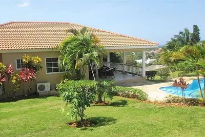 Image de Guest-friendly central complex, 8 bedrooms, 2 pools, tennis/basket/soccer courts