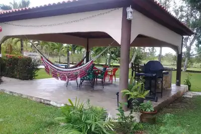 Image de Bella casa con piscina, con un terreno de 2000 m2, Todo el perímetro es cercado.