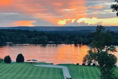Image de Scenic Lake House: Dock, Views, Game Room