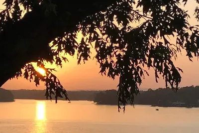 Image de Sunset view condo on Lake Hamilton - Pool & Dock! !