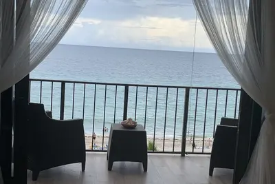 Image de Hollywood Beach  Florida Snow birds paradise, Steps To The Beach, Free  Parking