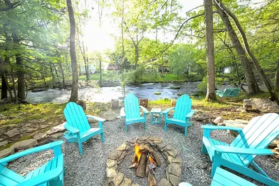 Image de Waterfront Family Lodge w/ fireplace, game room, sauna, indoor pools & skiing