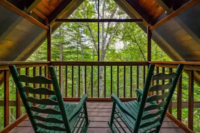 Image de Gypsy Road | Secluded Wears Valley Cabin with Hot Tub, Arcade & Pool Access