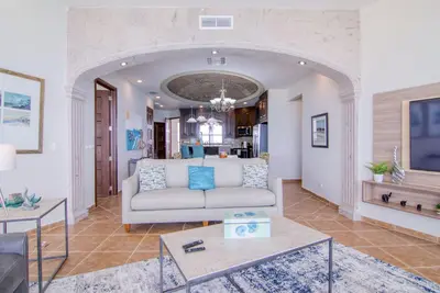Image de Esmeralda Beach Resort 2 Bedrooms Condo B 1102