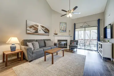 Image de Lakefront Branson Penthouse w/ Resort Amenities!