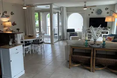 Image de Dazzling Two Bedroom overlooking pool